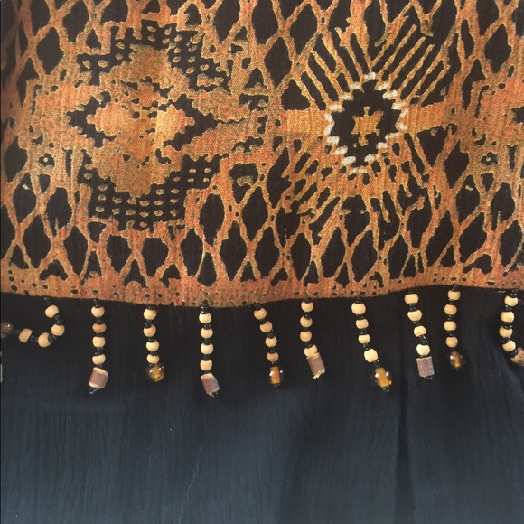 K woman Aztec design top - Picture 2 of 4